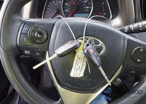 2013 Toyota Rav4 Xle из США, поврежденный, VIN JTMRFREV5D5025161